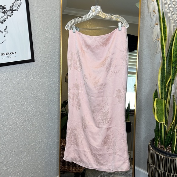 House of CB ‘Luisette’ Pink Metallic Floral Satin Midi Skirt NWOT - Picture 8 of 12